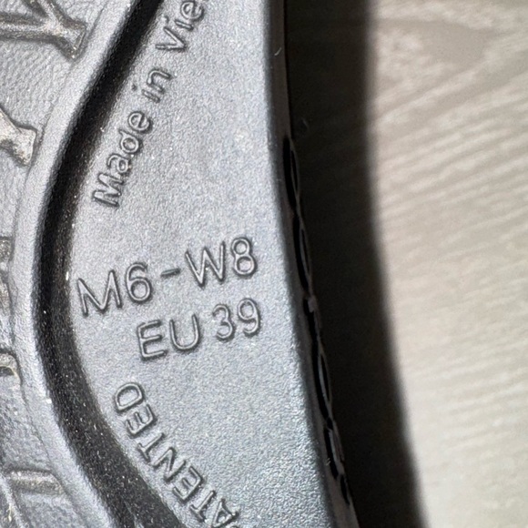 OOFOS Black Clogs - Picture 9 of 10